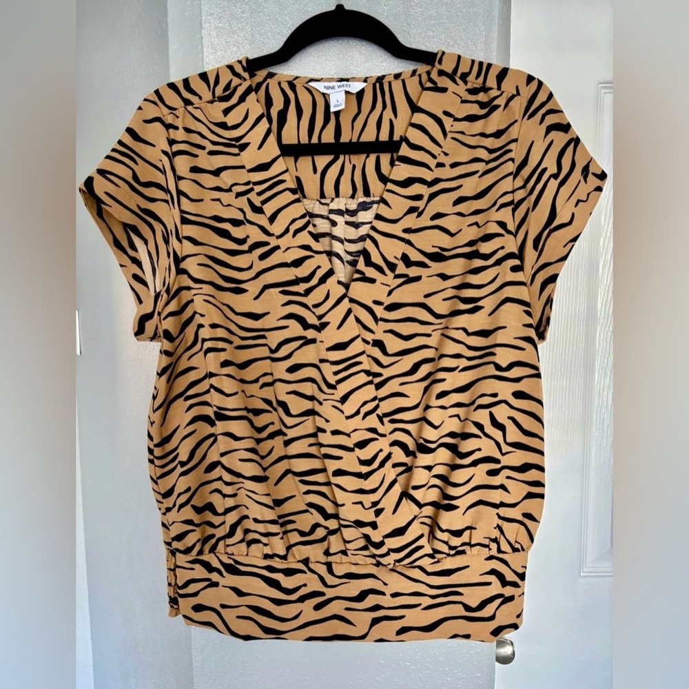 Nine West Tan and Black Animal Print Women’s Blouse Size L